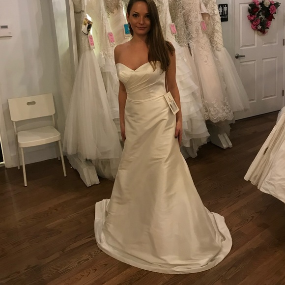 NWT Essence of Australia Strapless Ballgown Wedding Dress, Size 10 - Picture 5 of 9